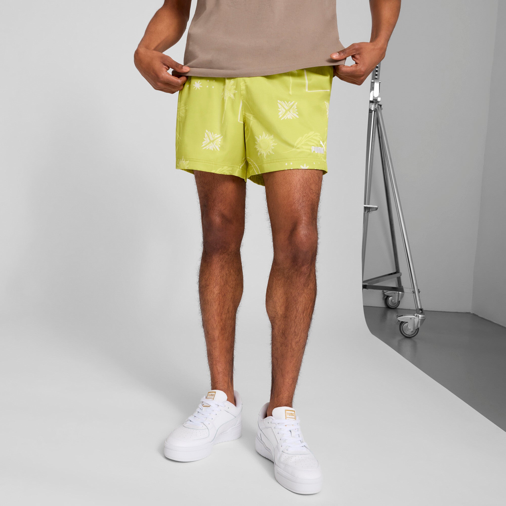 PUMA Palm Resort Men's 5" Shorts in Green, Size S