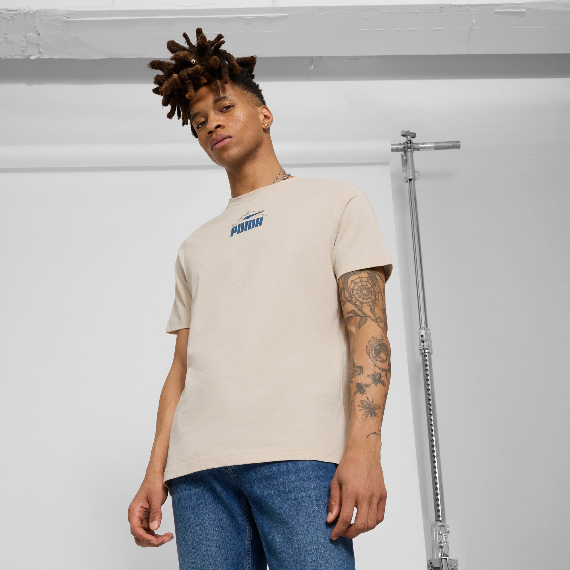 PUMA GRAPHICS Shoe Men's T-Shirt in Beige, Size XXL